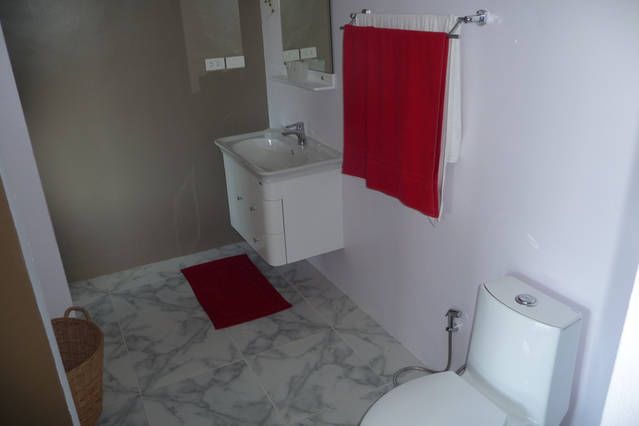 rental studio, bathroom very light and airy with dressing